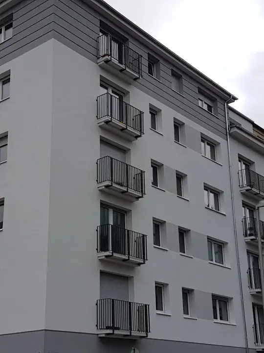 Balkongeländer an der Fassade